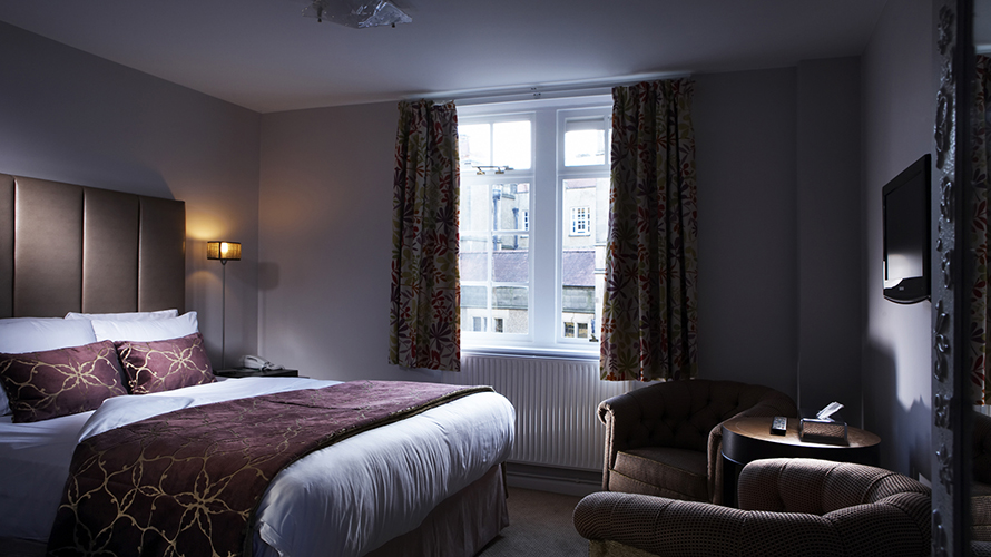 Bed & Breakfast in a classic room with afternoon tea for two